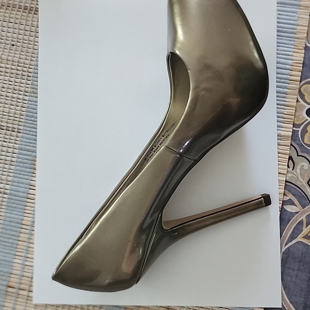 FERGIE Bunny platform heel 8.5 NWOB - Picture 4 of 6